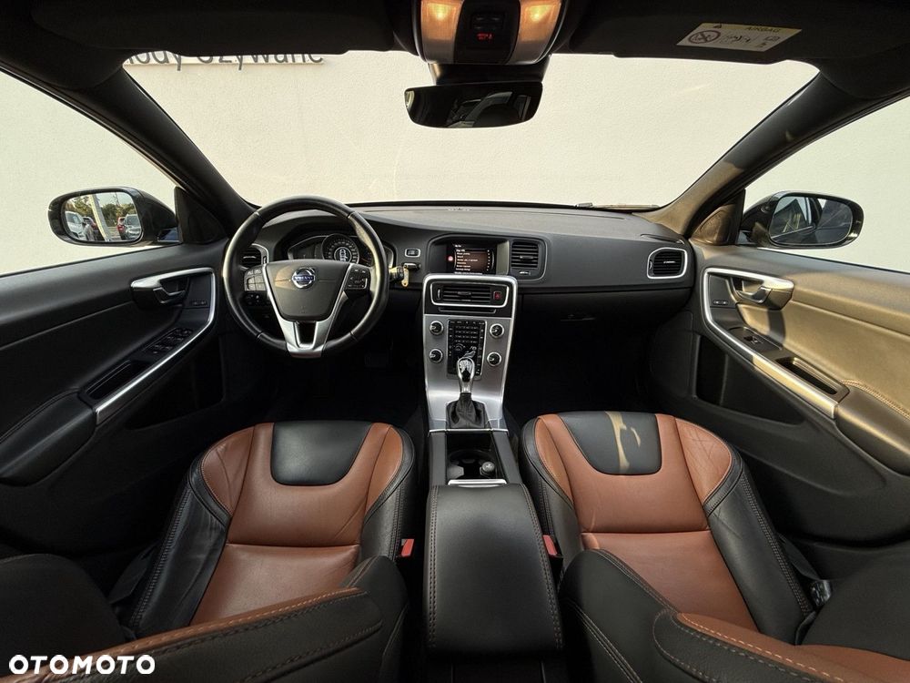 Volvo V60 Cross Country - 23