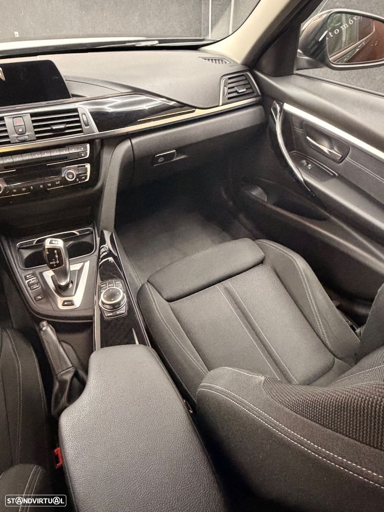BMW 330 e iPerformance Line Luxury - 25