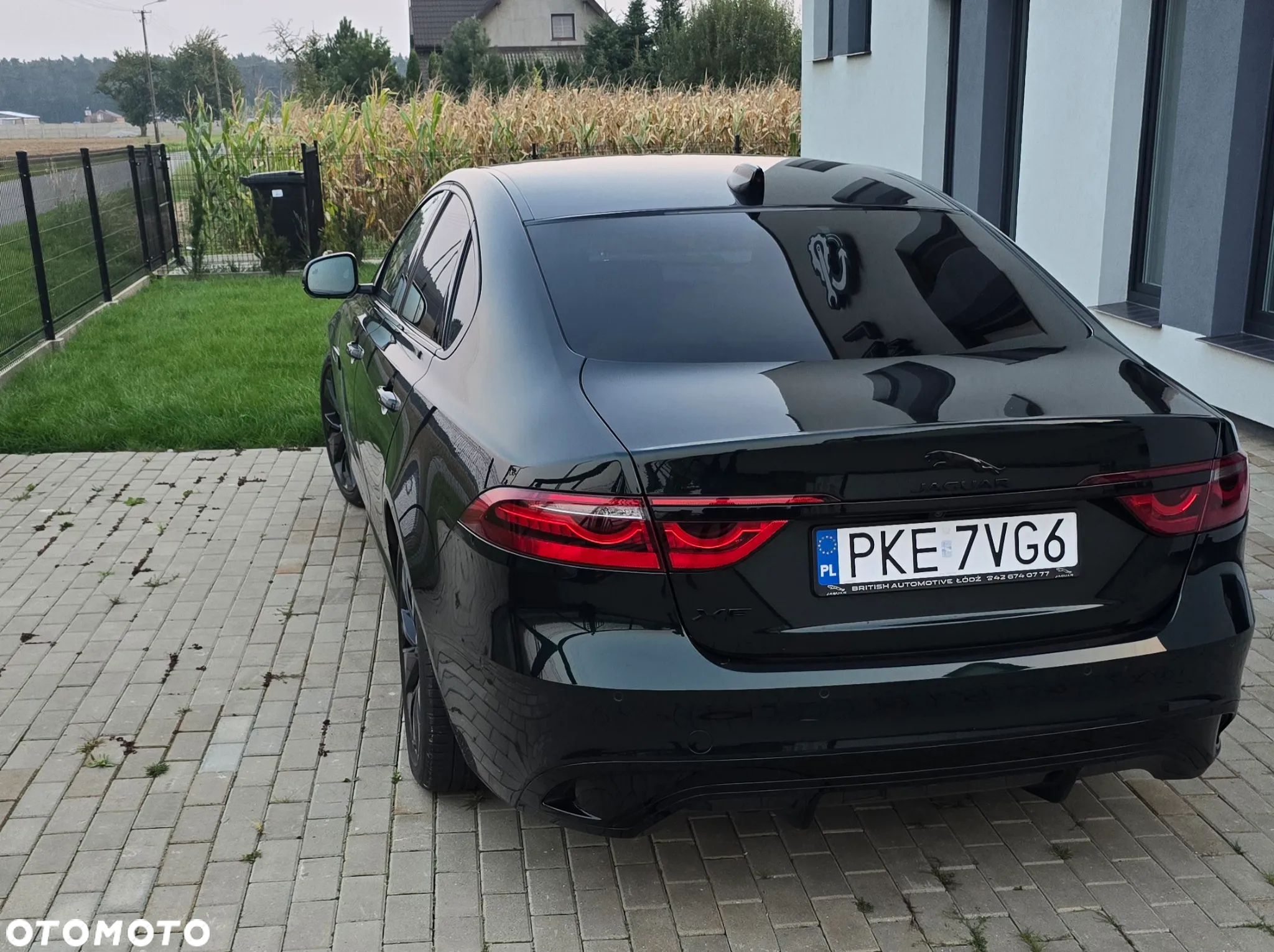 Jaguar XF 2.0 P250 R-Dynamic Black - 11