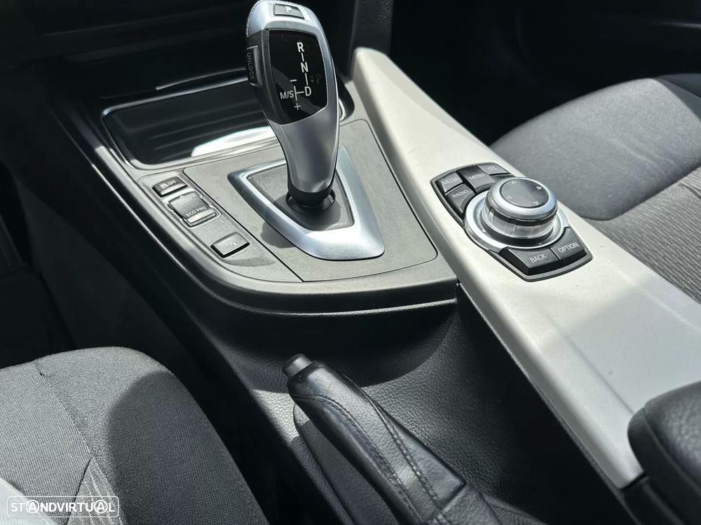 BMW 318 d Aut. Sport Line - 47