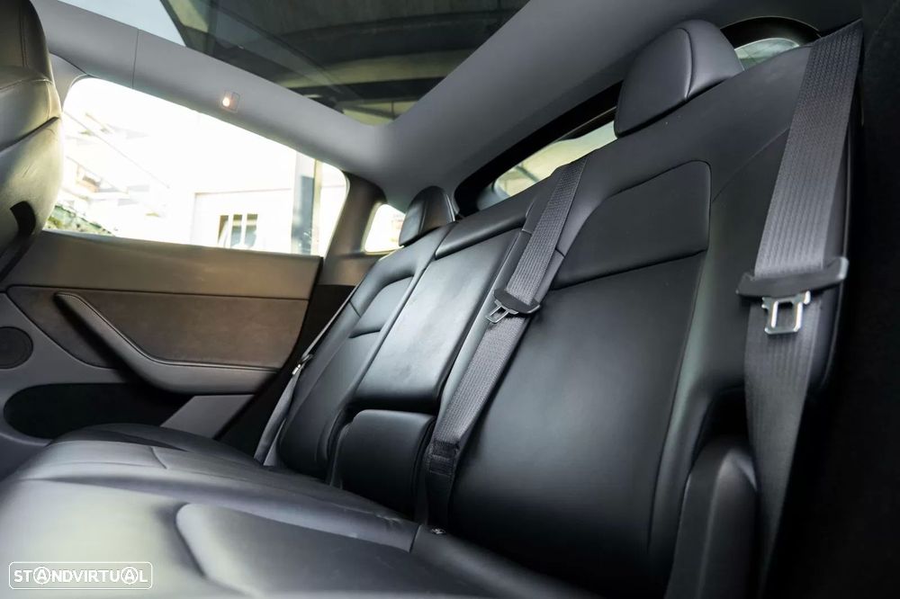 Tesla Model Y Long Range Dual Motor AWD - 24