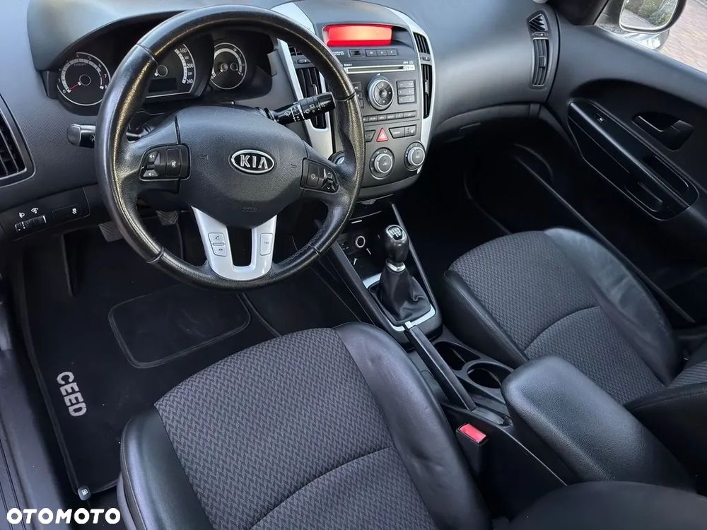 Kia Ceed 1.4 CVVT Dream-Team Edition - 12