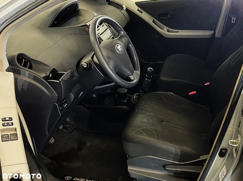 Toyota Yaris 1.33 VVT-i Executive - 2