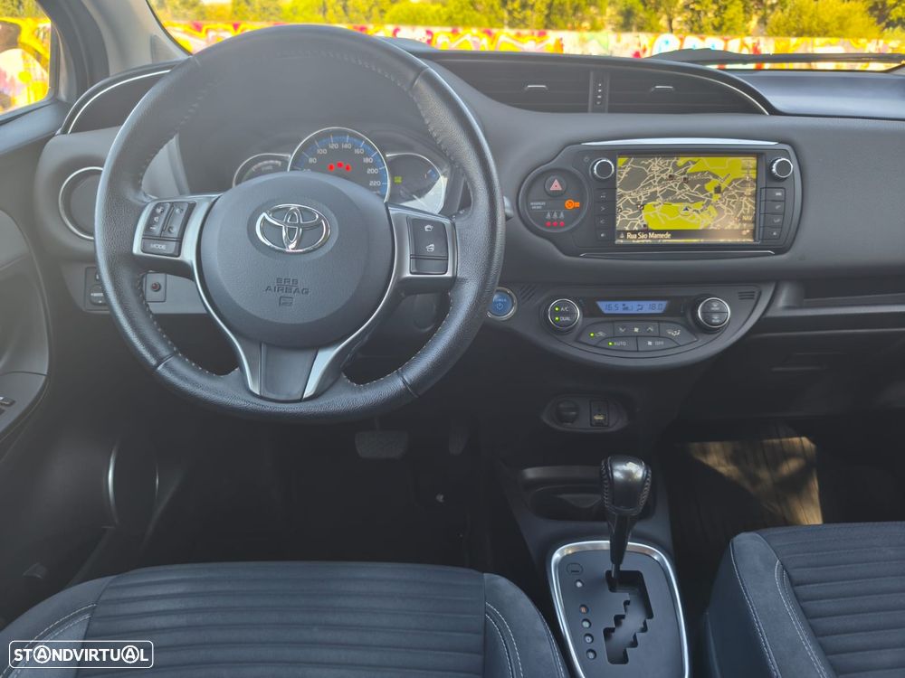 Toyota Yaris 1.5 HSD Comfort+Navi - 16