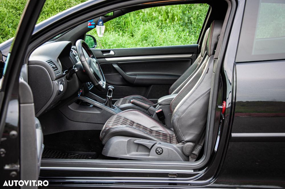 Volkswagen Golf - 11