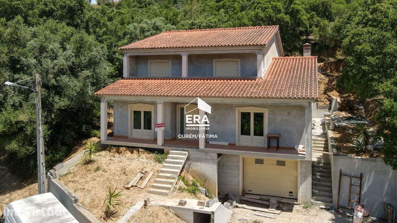 Moradia T5 localizada perto de Ourém - Grande imagem: 3/29