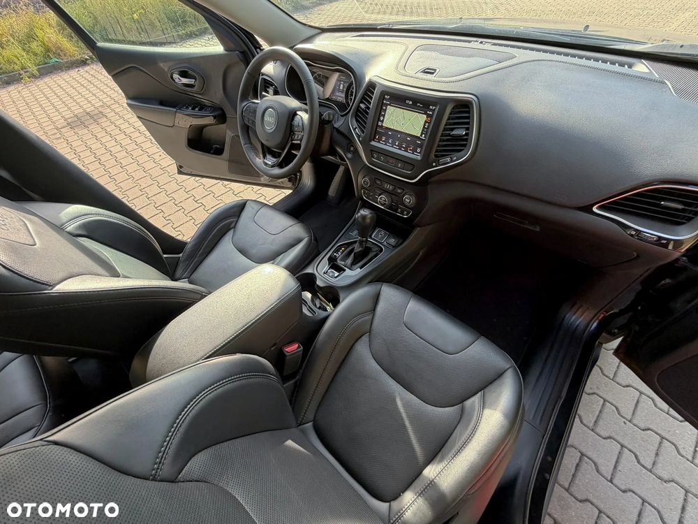 Jeep Cherokee - 33