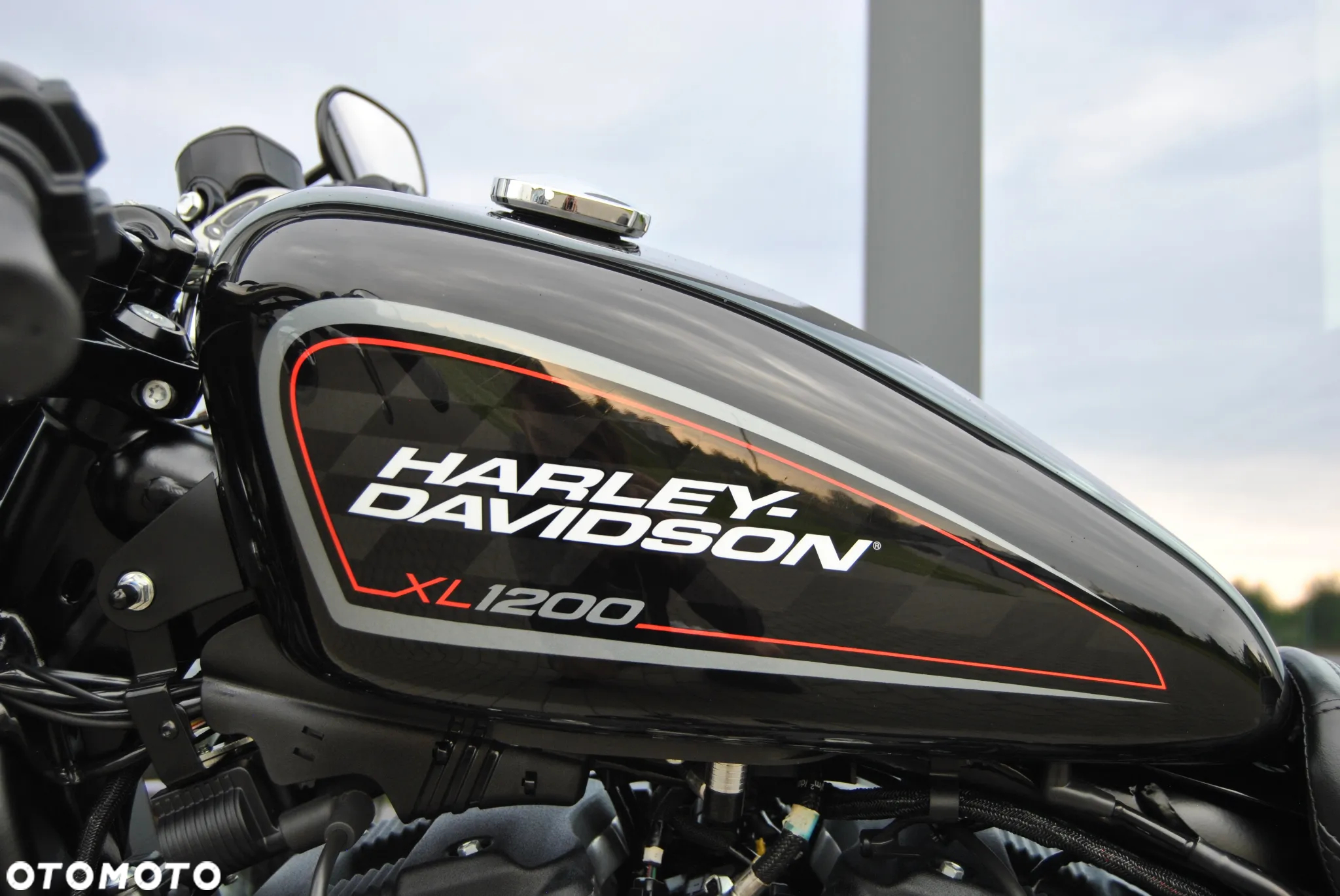 Harley-Davidson Sportster Roadster 1200R - 12