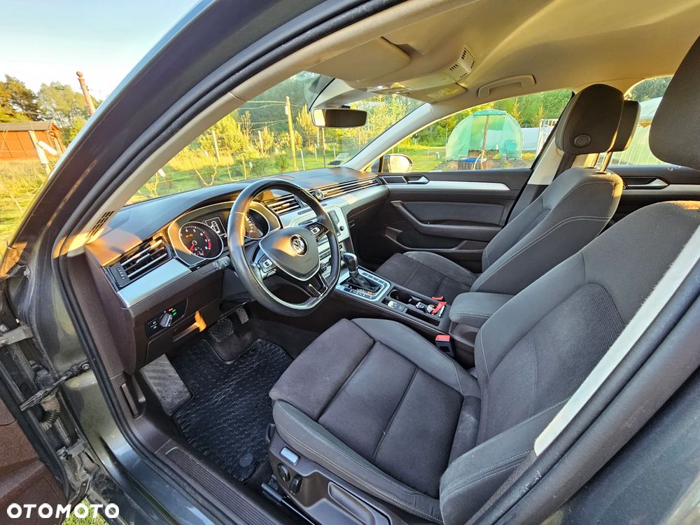 Volkswagen Passat - 13