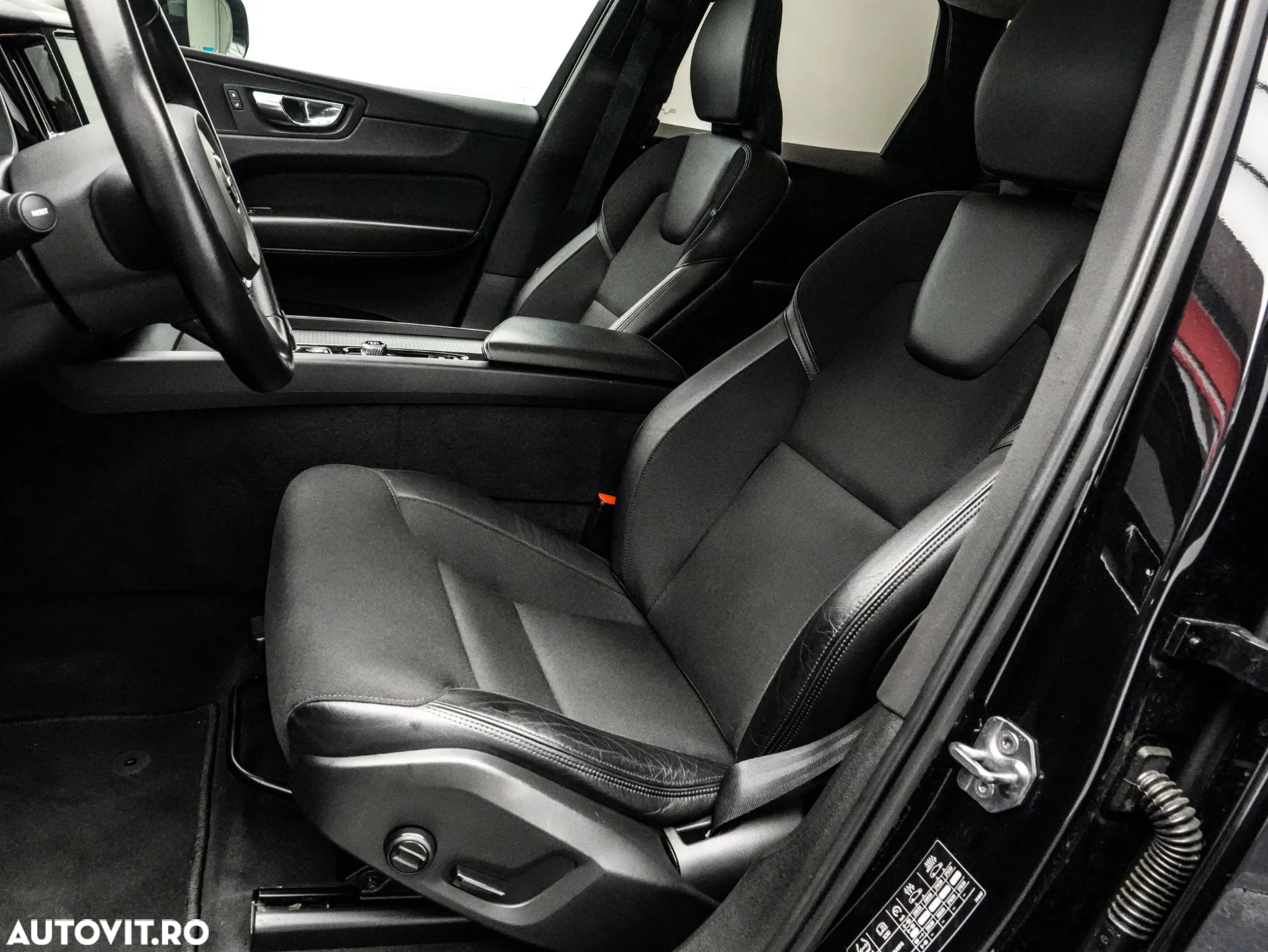 Volvo XC 60 T8 Twin Engine AWD Momentum Pro - 15