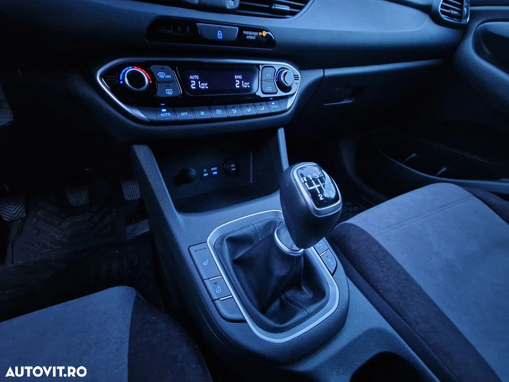 Hyundai i30 1.4 100CP 5DR M/T Highway - 22