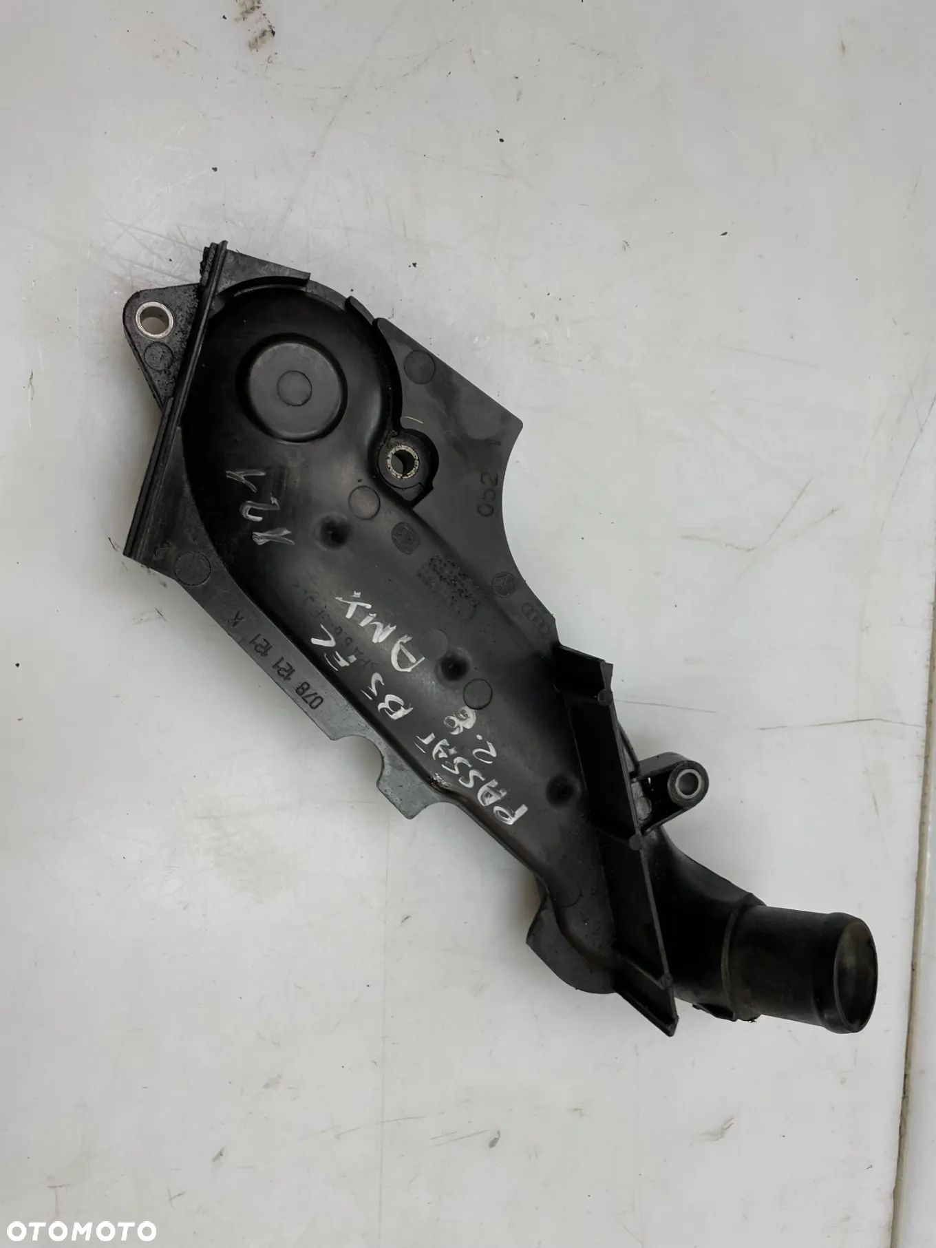 Obudowa termostatu vw Passat B5 FL 2.8 AMX 078121121K - 1