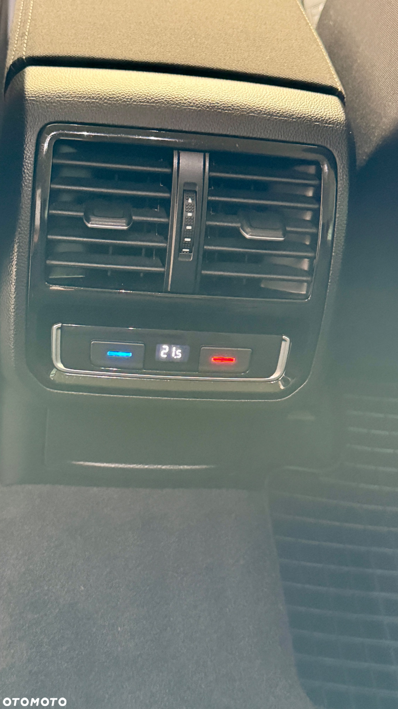 Volkswagen Passat Variant 1.6 TDI SCR DSG Comfortline - 20