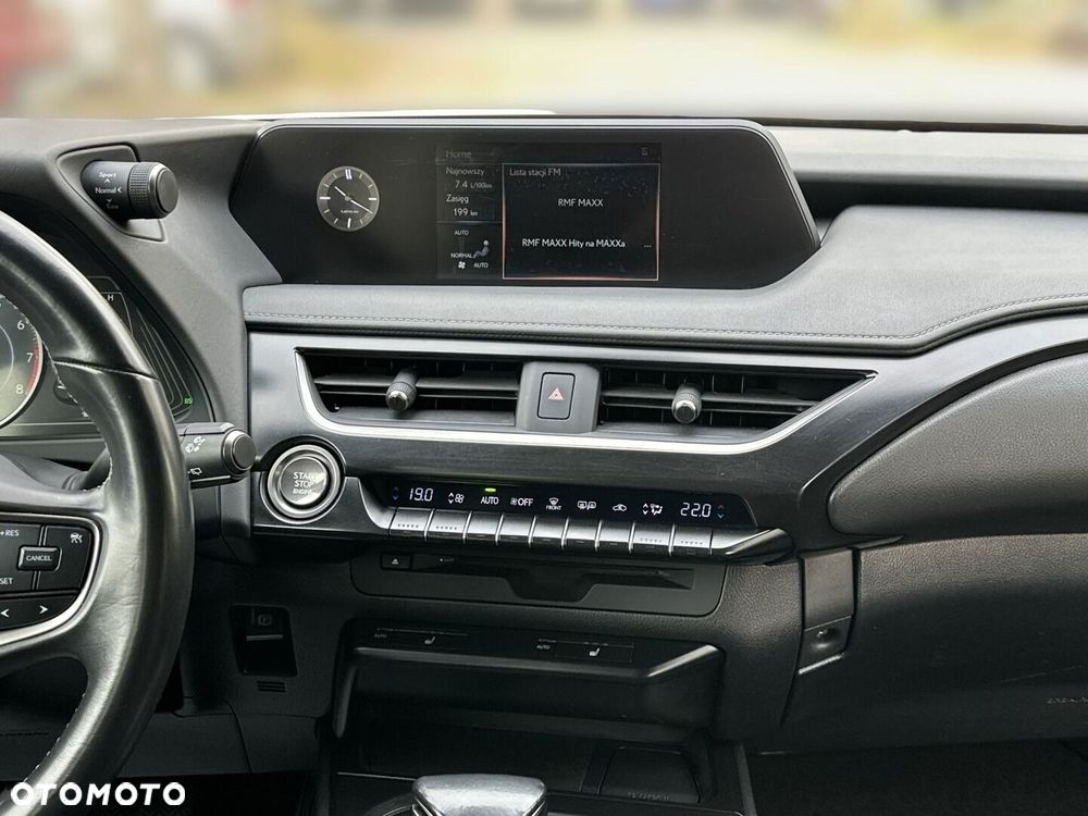 Lexus UX 200 GPF F Impression 2WD - 19