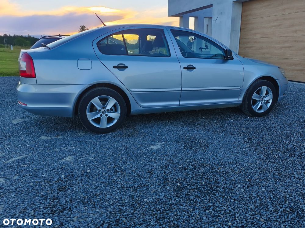 Skoda Octavia 1.6 Family Plus - 9