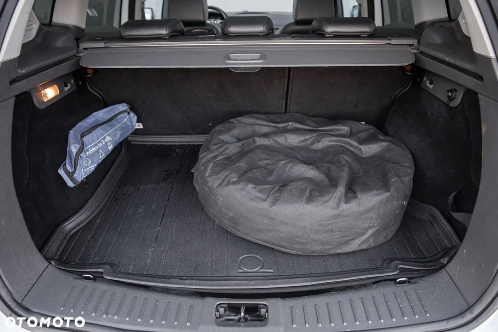 Ford Kuga 2.5 4x4 Titanium - 26