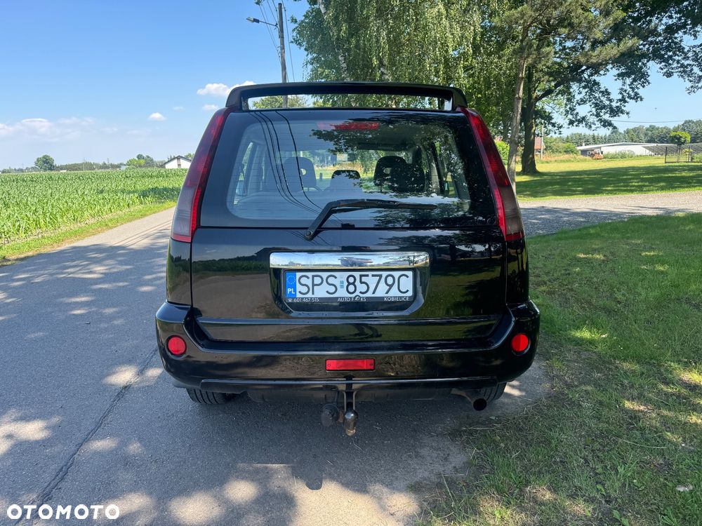 Nissan X-Trail 2.2 dCi 4x4 Sport - 4