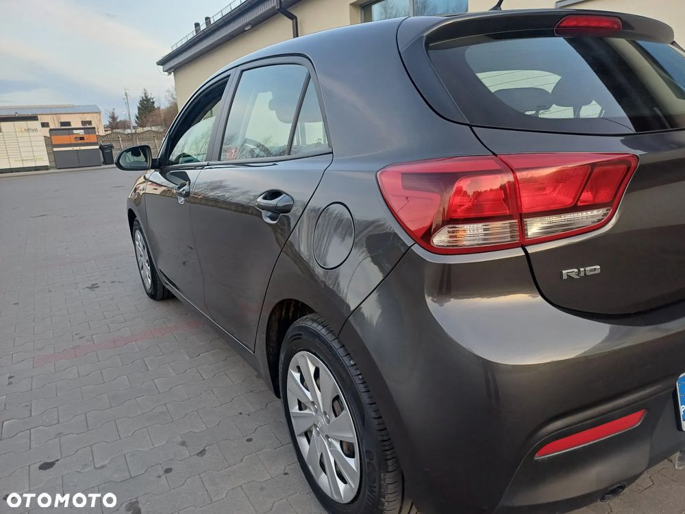 Kia Rio 1.2 Business Line - 37