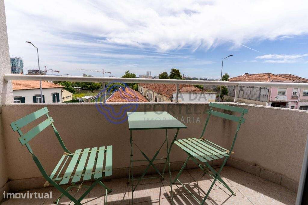 Apartamento T2 c/ suíte, varanda, elevador e garagem no Candal | Vila - Grande imagem: 4/28