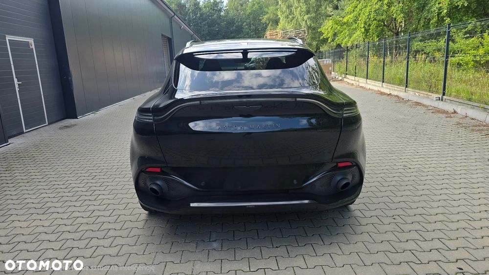 Aston Martin DBX - 5