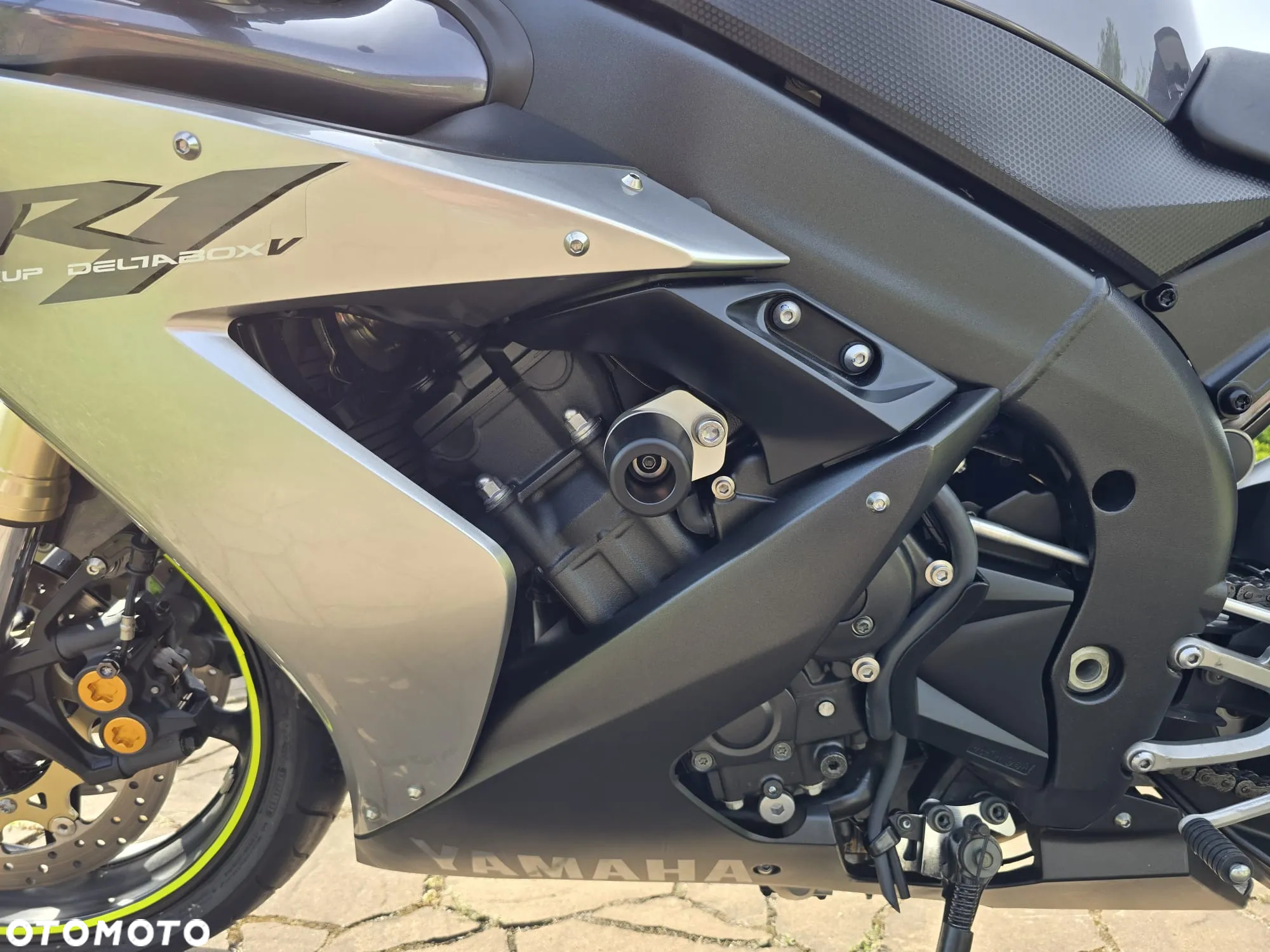 Yamaha R1 - 14