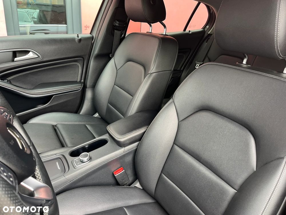 Mercedes-Benz GLA 200 7G-DCT UrbanStyle Edition - 14