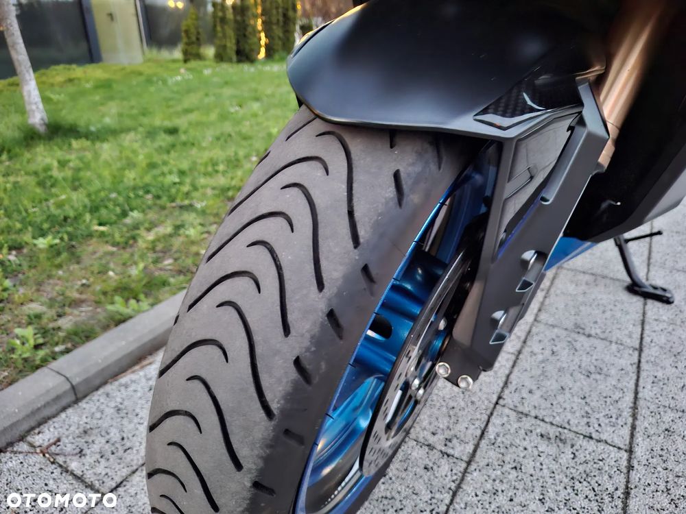 Suzuki GSX - 14