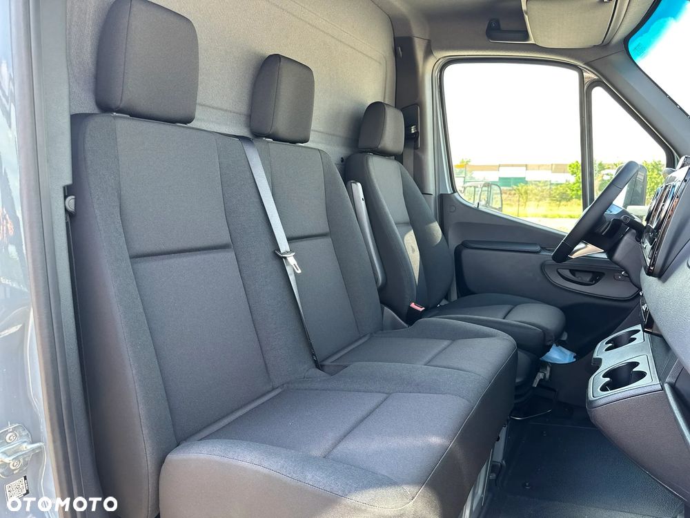 Mercedes-Benz Sprinter - 11