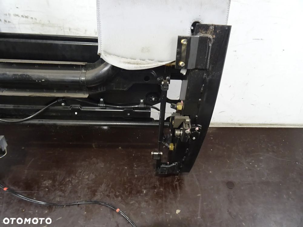 MERCEDES W208 CLK 97-99 ZAGŁÓWKI PRZECIWKAPOTAŻOWE KAPOTAŻOWE ZAGŁÓWEK PAŁĄK MECHANIZM ZAGŁÓWKÓW - 7