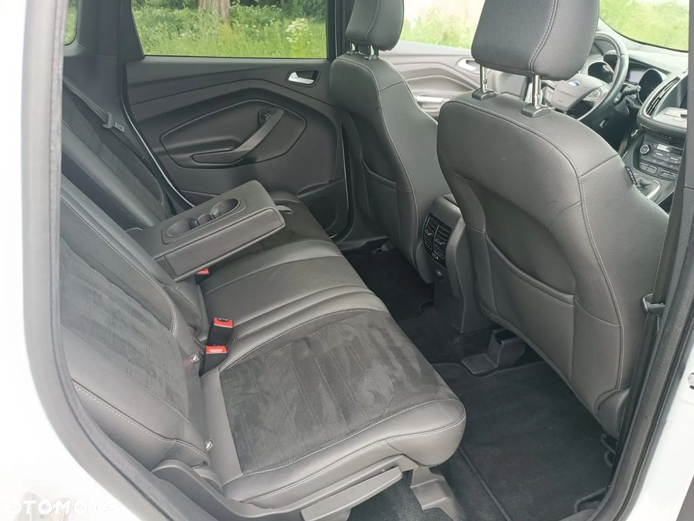 Ford Kuga 2.0 TDCi 2x4 ST-Line - 18