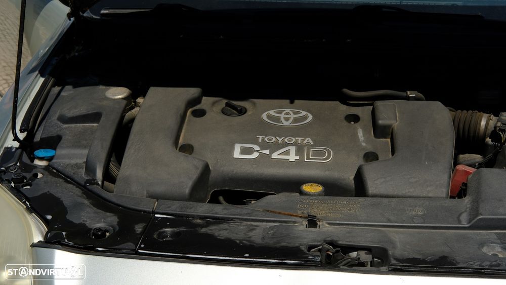 Toyota Avensis 2.0 D-4D - 13