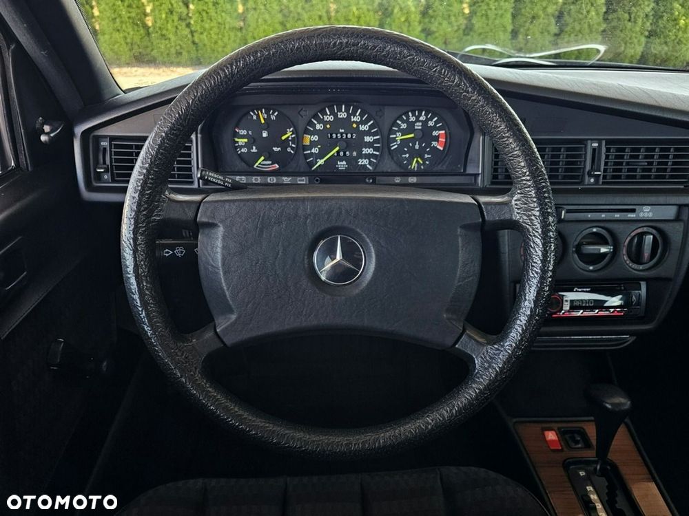 Mercedes-Benz W201 (190) - 16