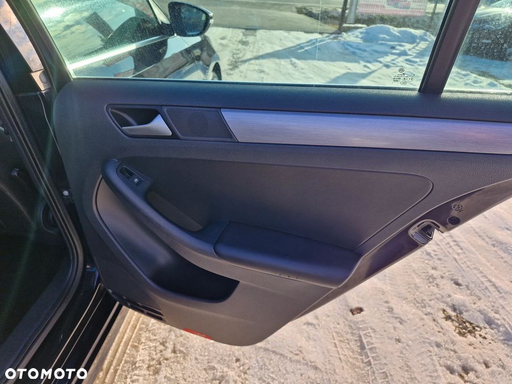 Volkswagen Jetta - 22