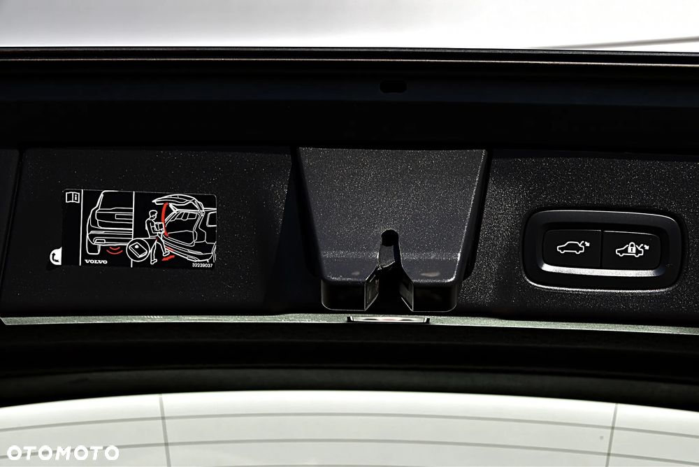 Volvo V90 Cross Country D4 AWD Pro - 35