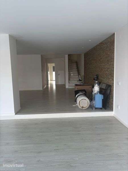Moradia Germinada Qta. Anjo Semi equip. C\Parq.Terraço - Grande imagem: 4/12