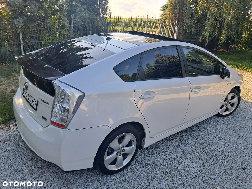 Toyota Prius 1.8 HSD Premium - 18