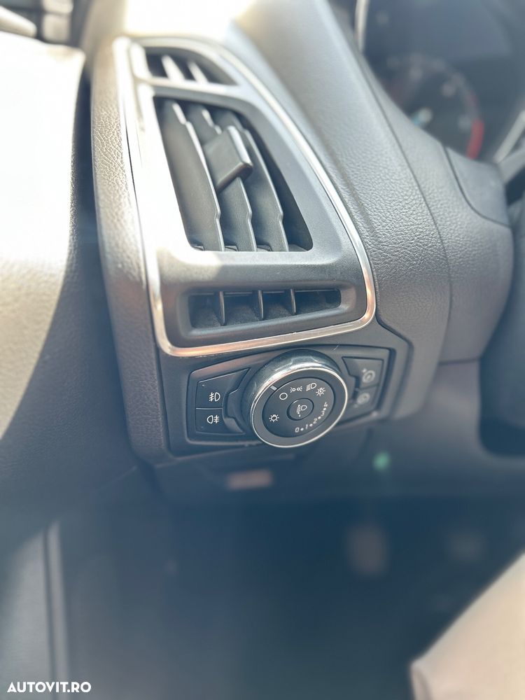 Ford Focus 1.6 TDCi DPF Titanium - 8