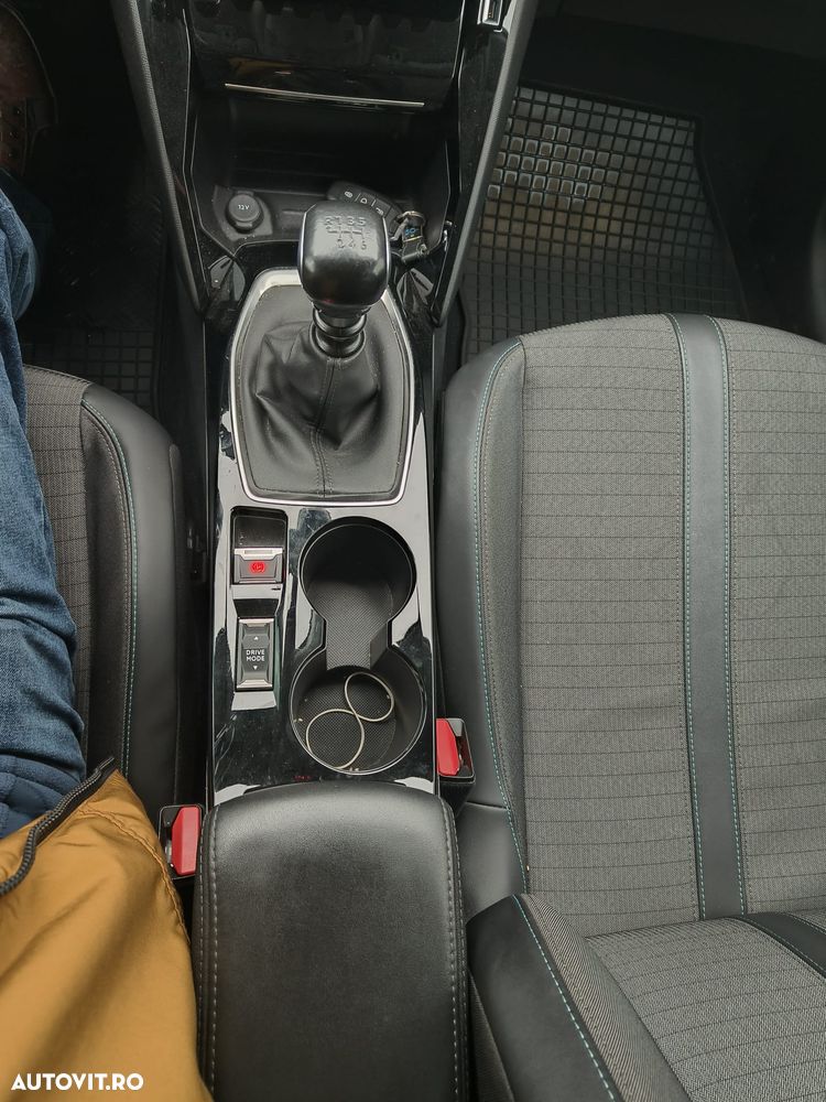 Peugeot 208 1.2 L PureTech STT Allure - 14