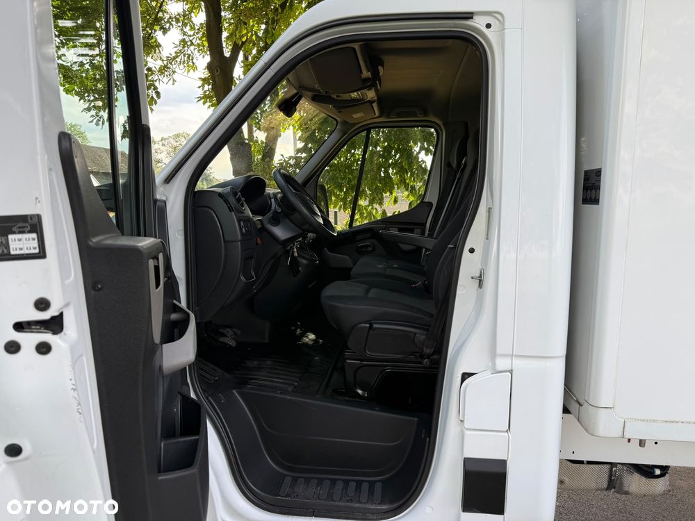Nissan NV400 - 9