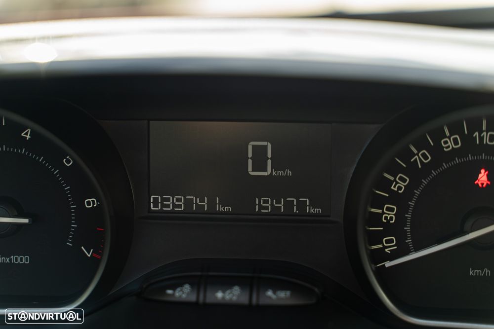 Peugeot 2008 1.2 PureTech Signature - 13