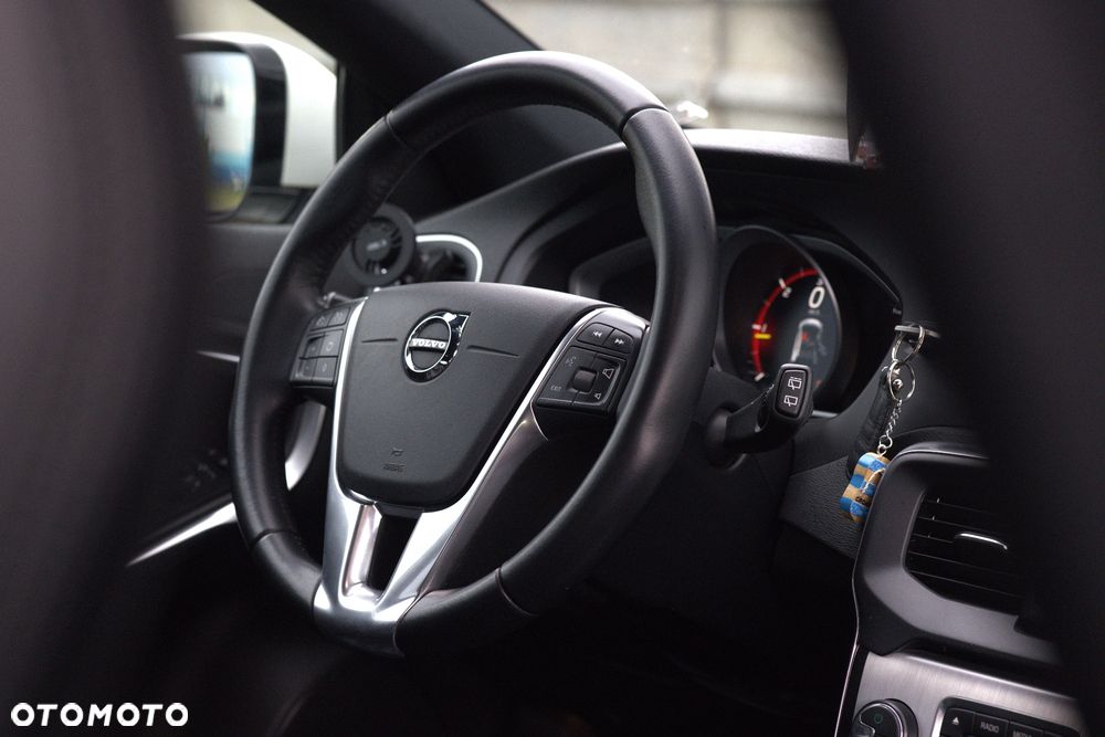 Volvo V40 Cross Country D3 Drive-E Ocean Race - 8
