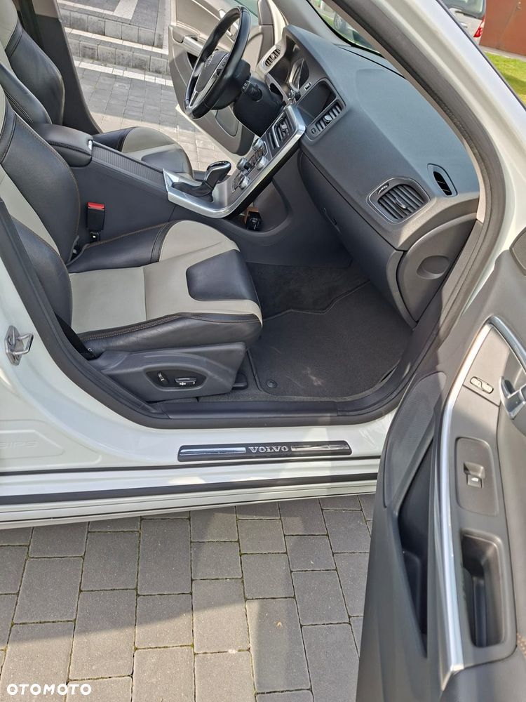Volvo V60 Cross Country - 20