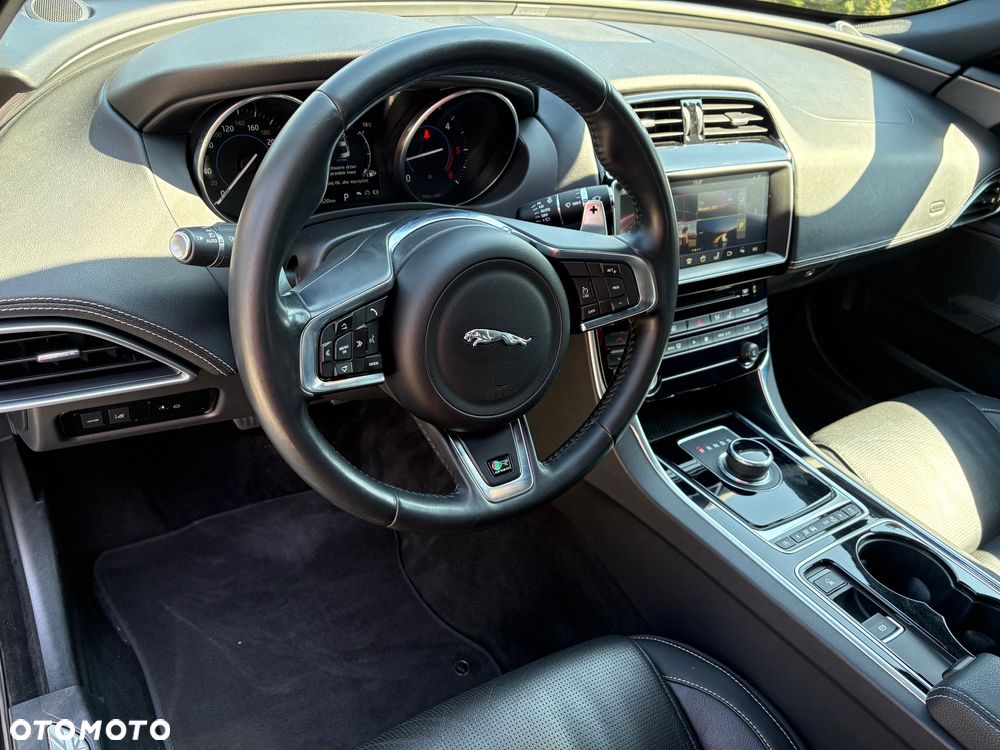 Jaguar XE 20d R-Sport Ingenium Edition - 26