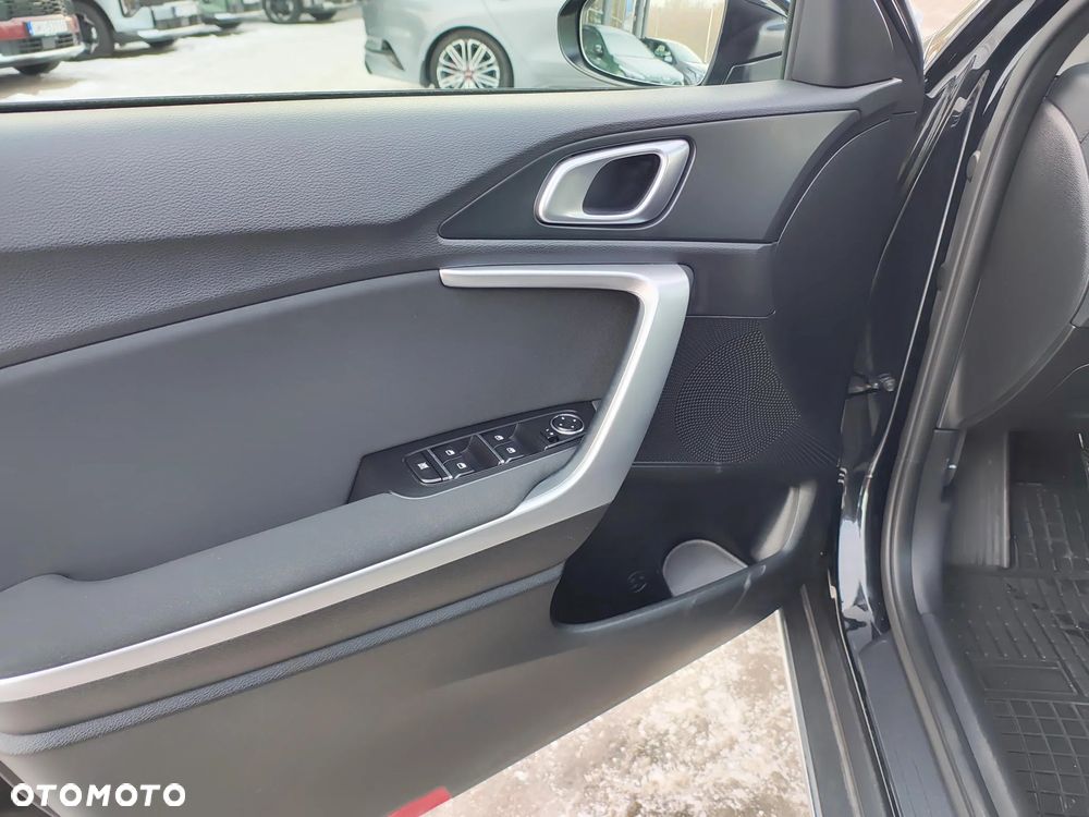 Kia XCeed 1.5 T-GDI M - 25