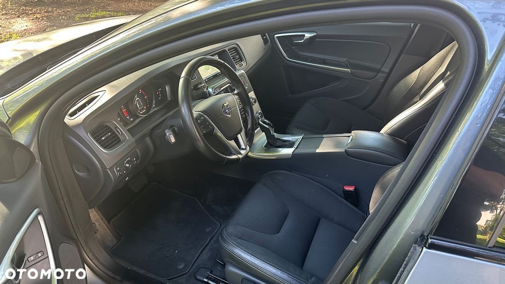 Volvo V60 Cross Country - 13