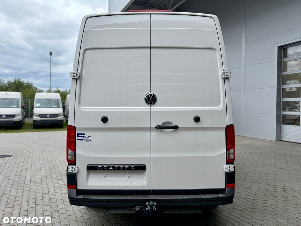 Volkswagen Crafter 35 Furgon z wysokim dachem silnik: 2,0 l EU6 SCR 140 KM / skrzynia biegów: Przedni napęd manualna 6-biegowa rozstaw osi: 4490 mm - 13