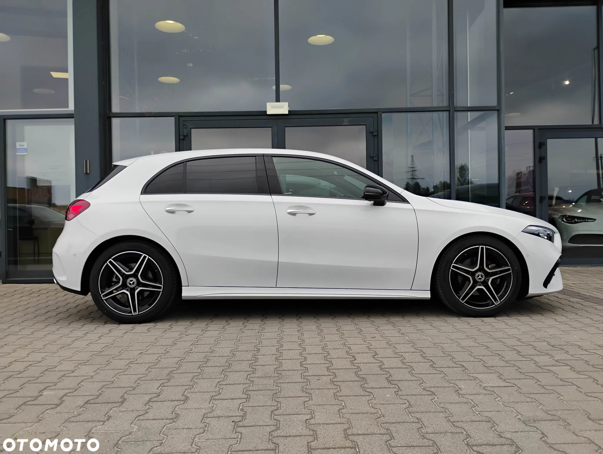 Mercedes-Benz Klasa A 200 AMG Line 7G-DCT - 4