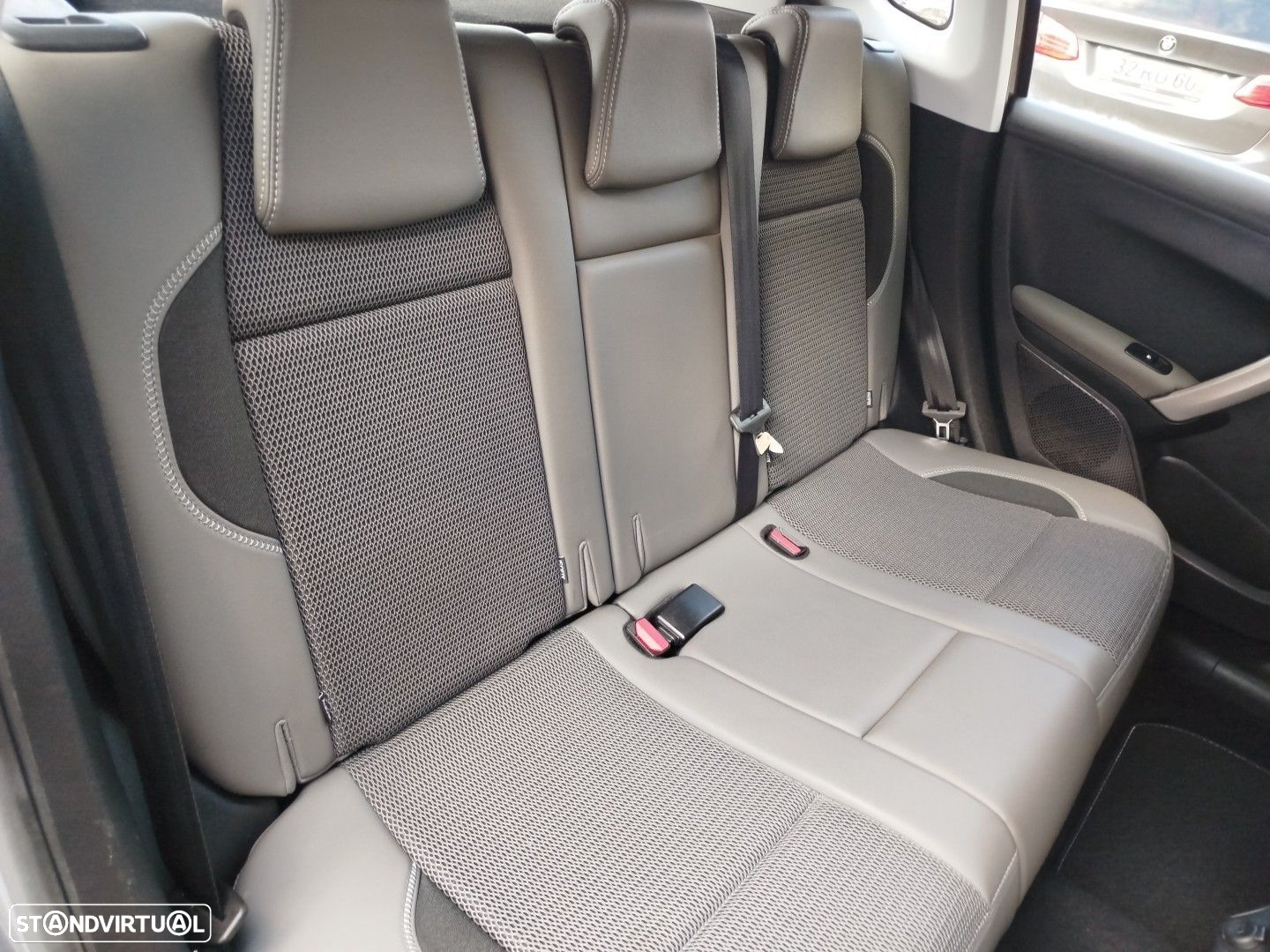 Peugeot 2008 1.2 PureTech Allure EAT6 - 23