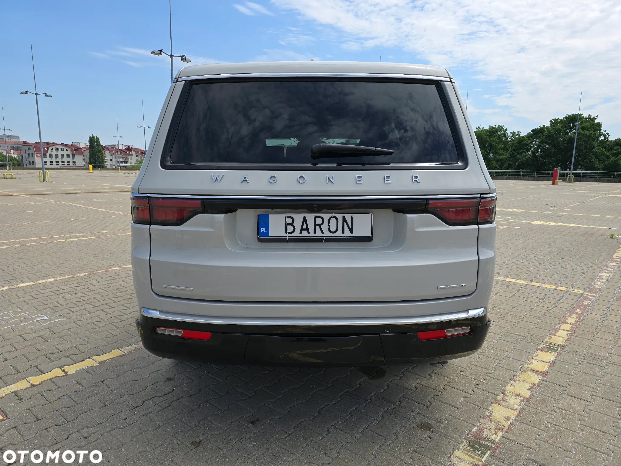 Jeep Wagoneer - 12