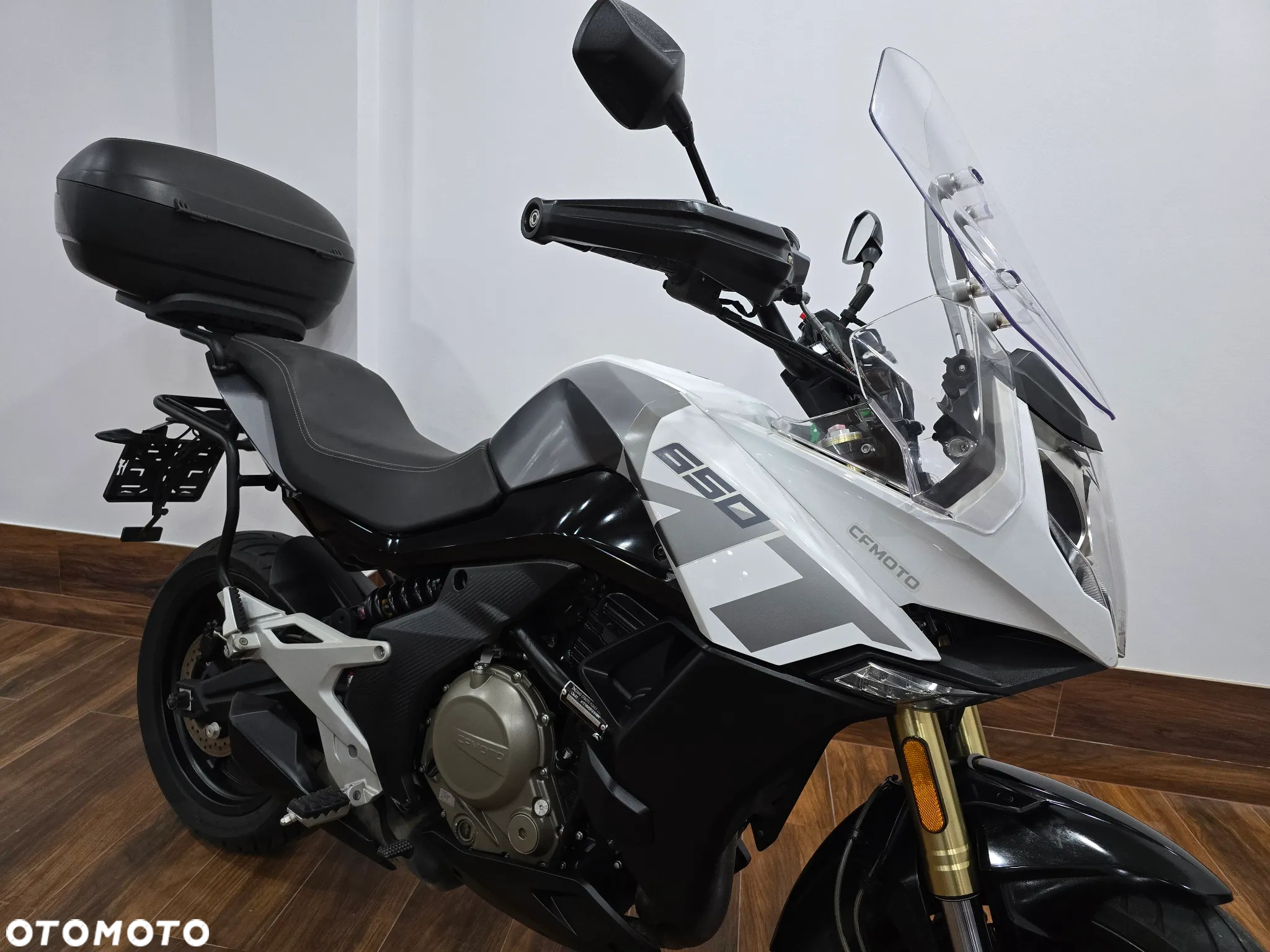 CFMoto MT - 10